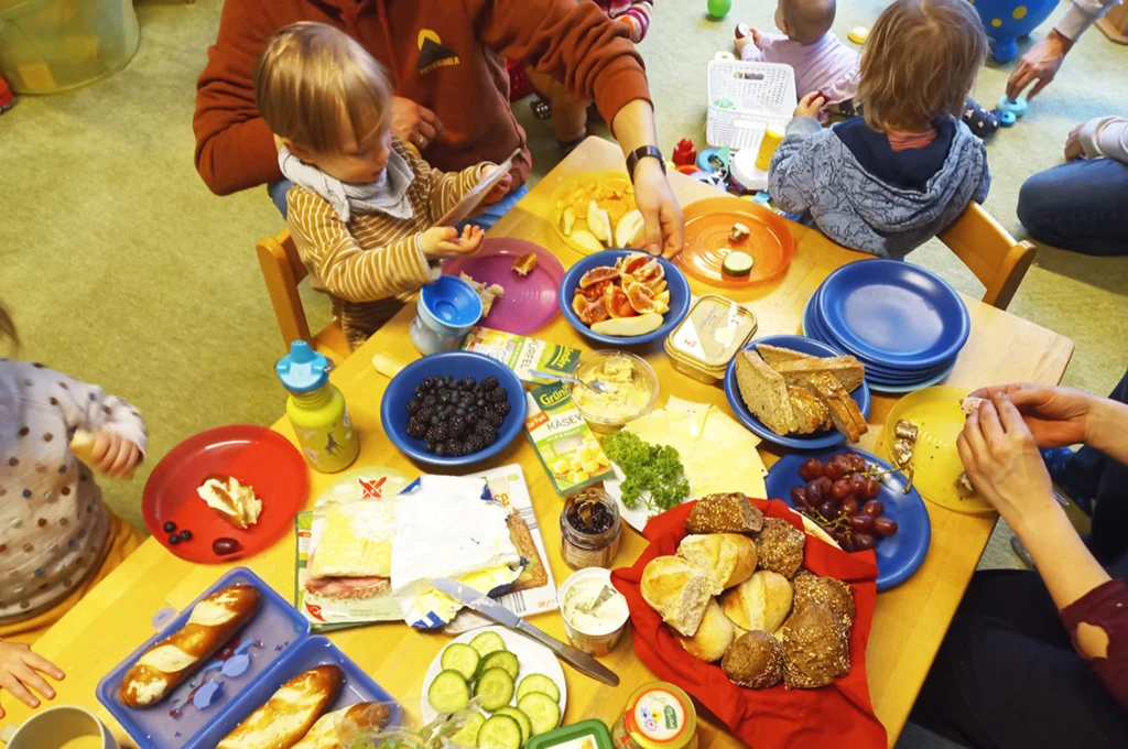 Familienzentrum Berlin-Buch - Angebote - Familienfrühstück